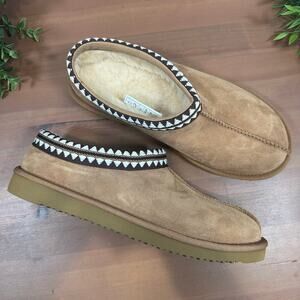 Kirkland Signature Unisex Tan Shearling Slippers Size W8/M7